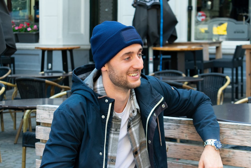 Strickmütze mit Label